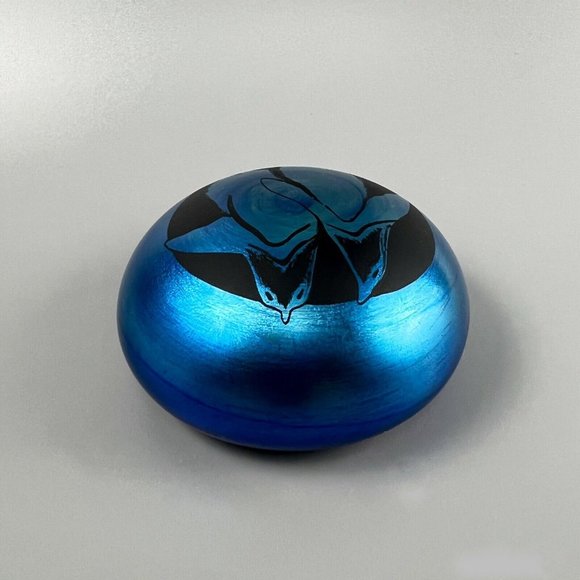 Vintage 1984 Vandermark Merritt Iridescent Paperweight by Barry Sautner Penguins - Picture 2 of 8